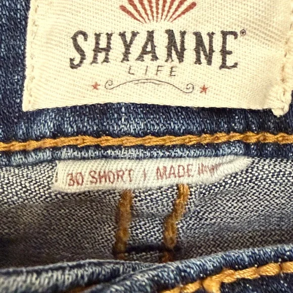 Shyanne 30x32 Dark Blue boot cut jeans - Picture 4 of 10